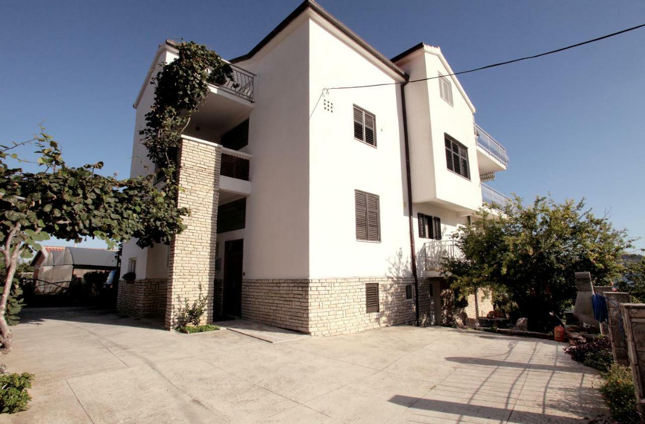 Vila Nataly โตรกีร์ ภายนอก รูปภาพ